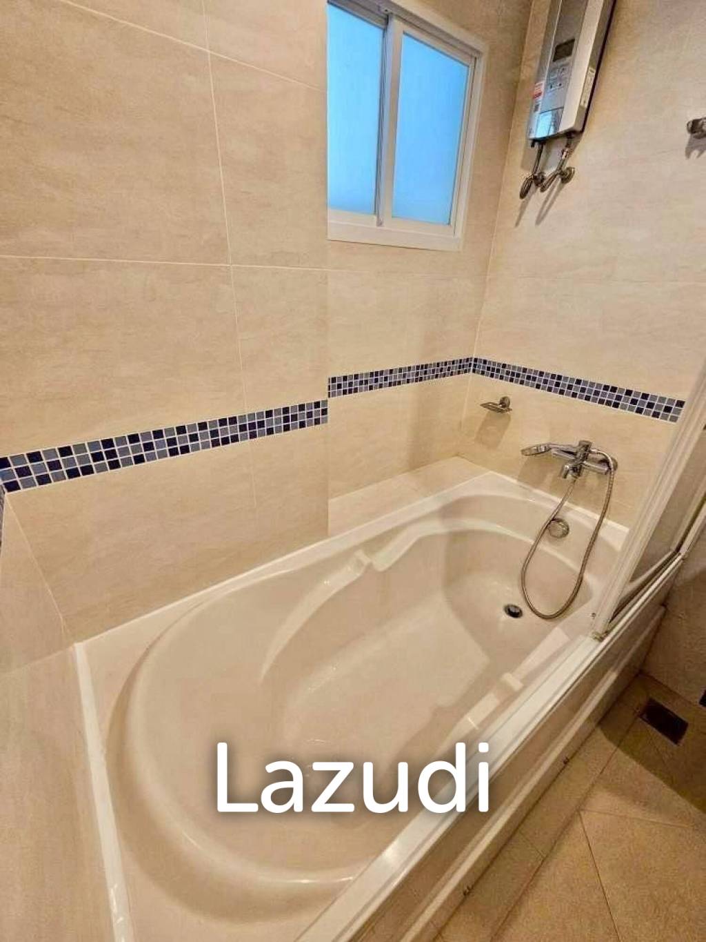 Spacious 1-Bed Condo in Life Sukhumvit 65 Bangkok