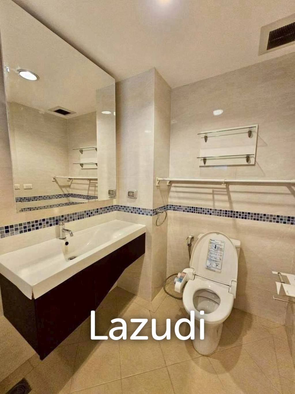 Spacious 1-Bed Condo in Life Sukhumvit 65 Bangkok