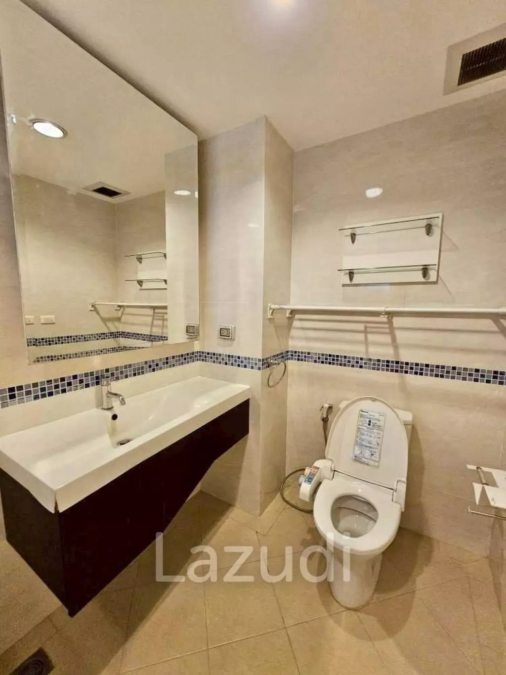 Spacious 1-Bed Condo in Life Sukhumvit 65 Bangkok