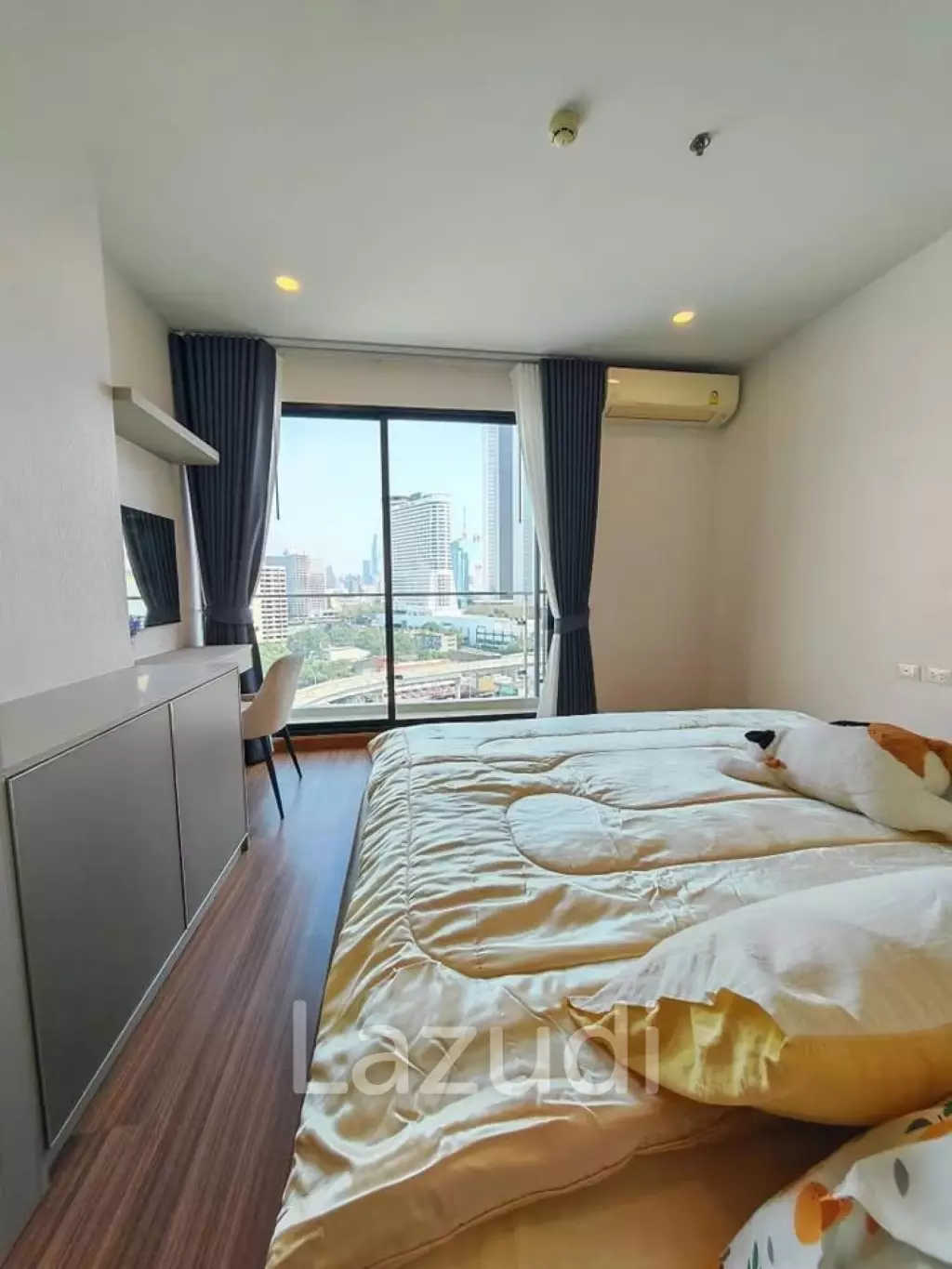 Luxurious 2-Bed Condo in Khlong San Bangkok