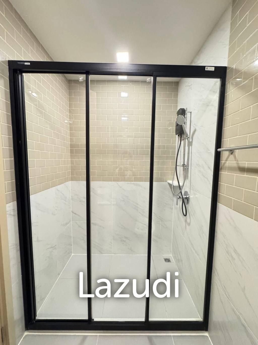 Modern 1-Bedroom Condo in XT Phayathai Bangkok
