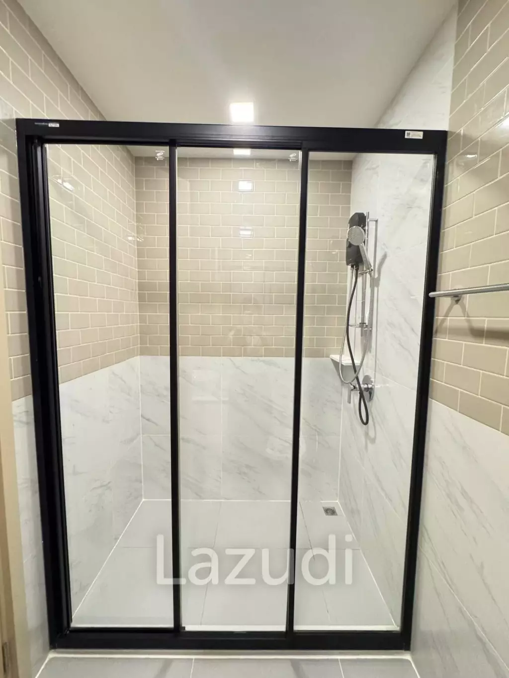 Modern 1-Bedroom Condo in XT Phayathai Bangkok
