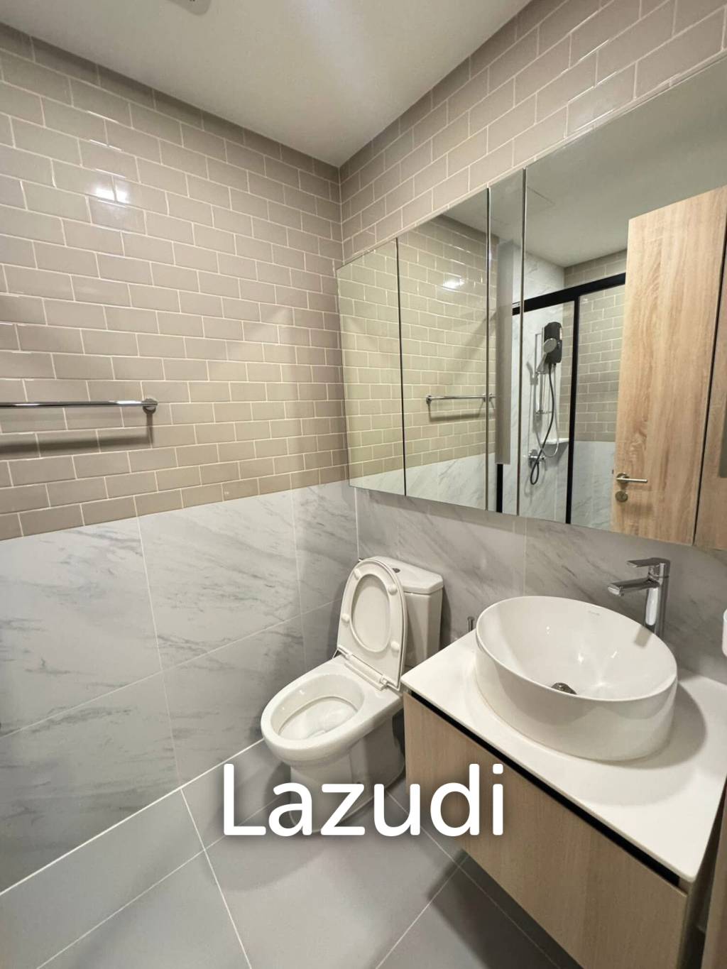 Modern 1-Bedroom Condo in XT Phayathai Bangkok
