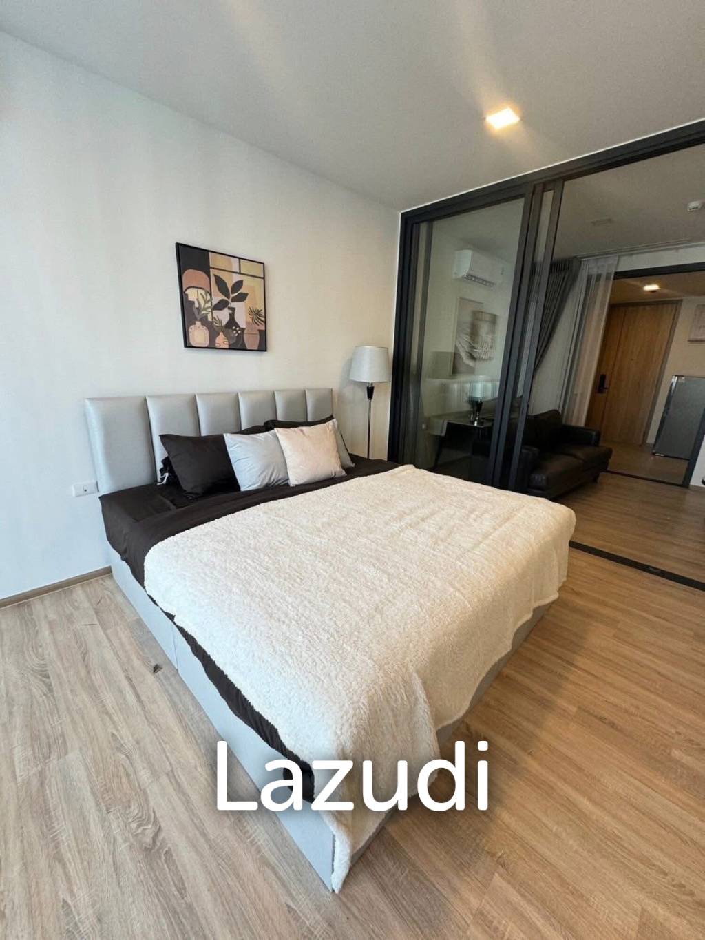 Modern 1-Bedroom Condo in XT Phayathai Bangkok
