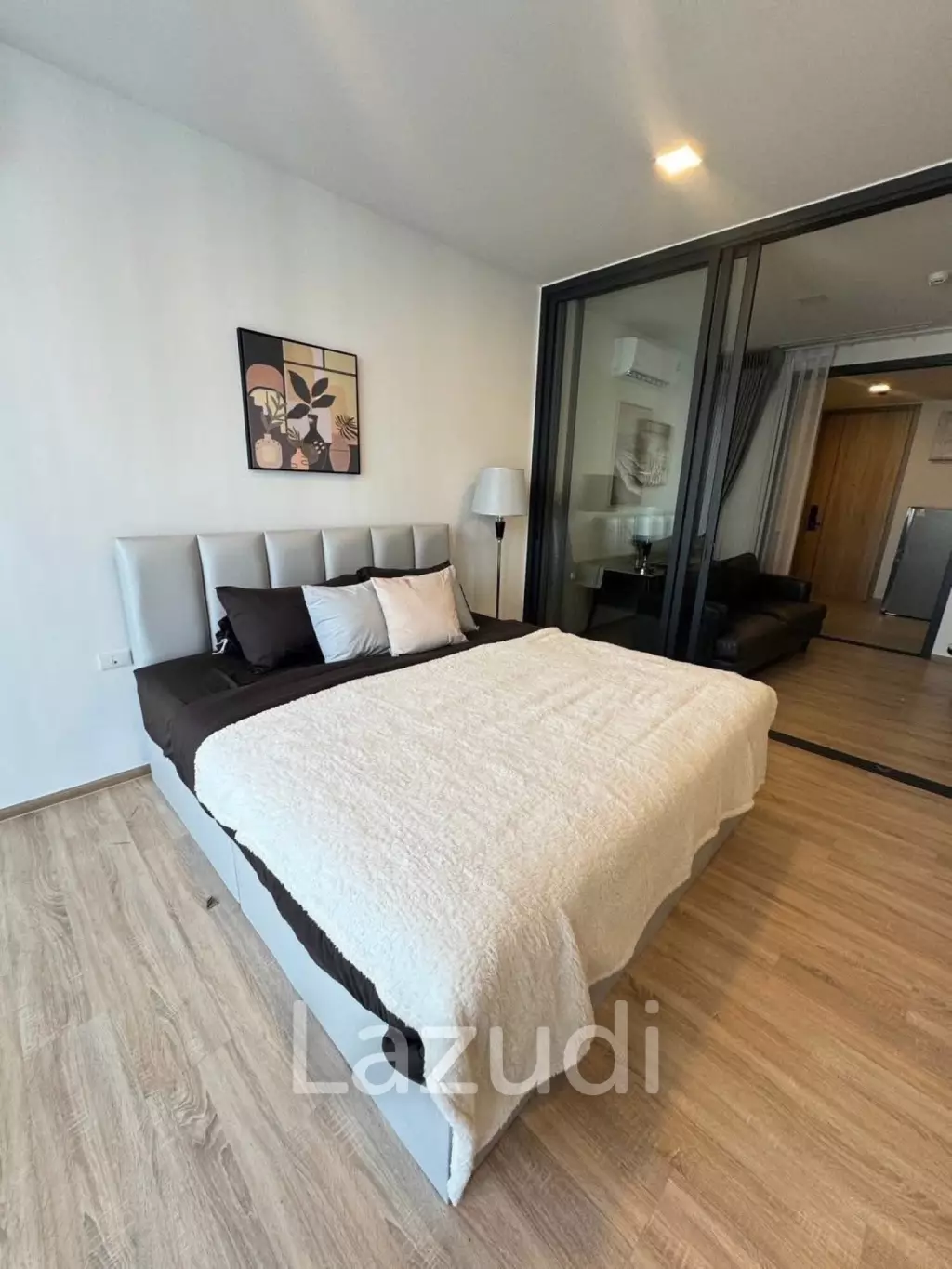 Modern 1-Bedroom Condo in XT Phayathai Bangkok