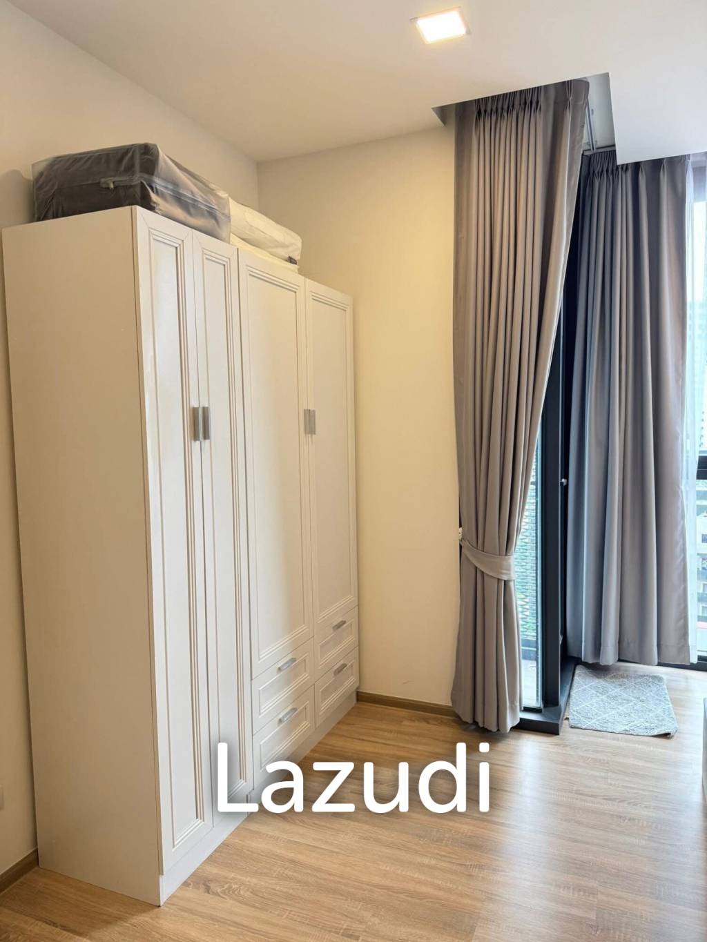 Modern 1-Bedroom Condo in XT Phayathai Bangkok