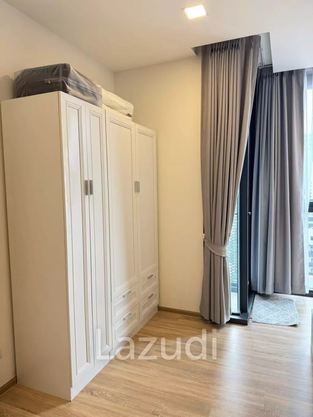 Modern 1-Bedroom Condo in XT Phayathai Bangkok