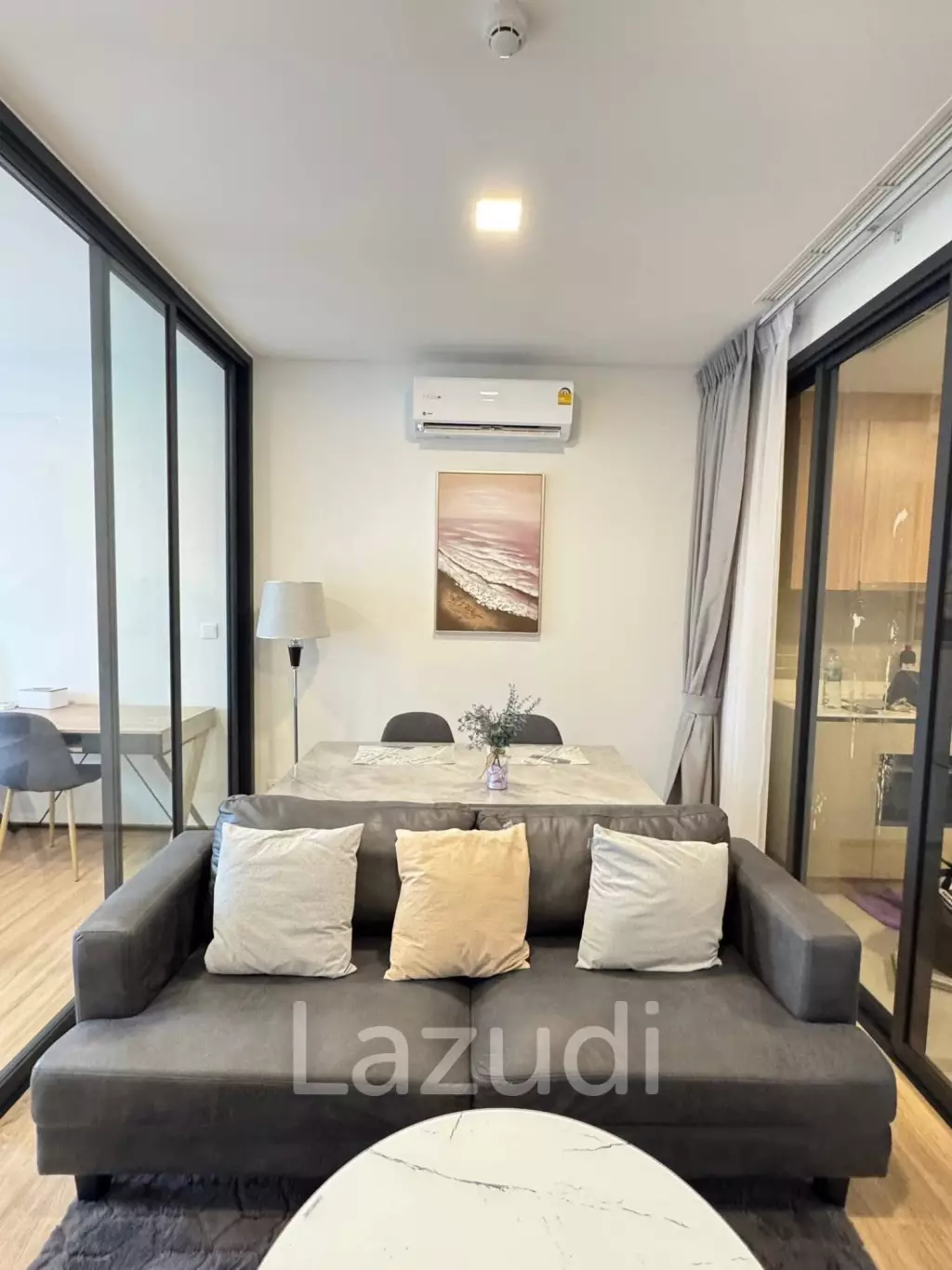Modern 1-Bedroom Condo in XT Phayathai Bangkok