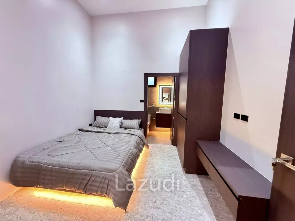 Modern Minimalist Pool Villa at Mabprachan Lake
