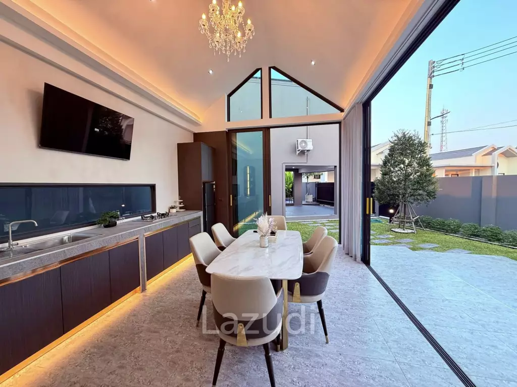 Modern Minimalist Pool Villa at Mabprachan Lake