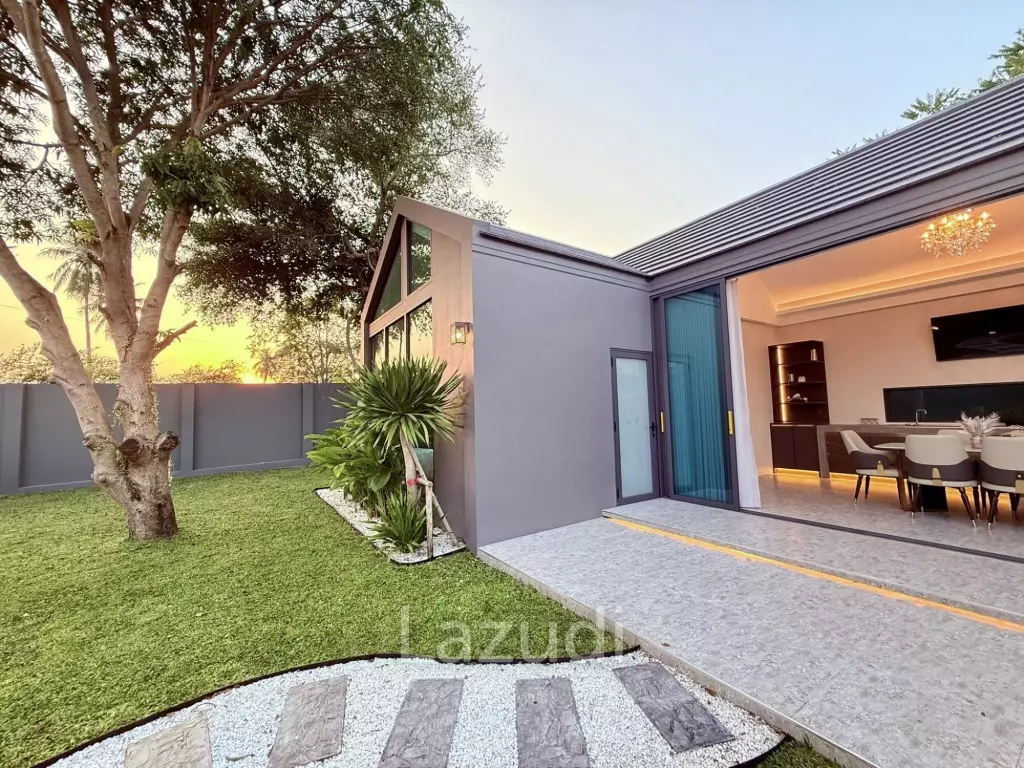 Modern Minimalist Pool Villa at Mabprachan Lake