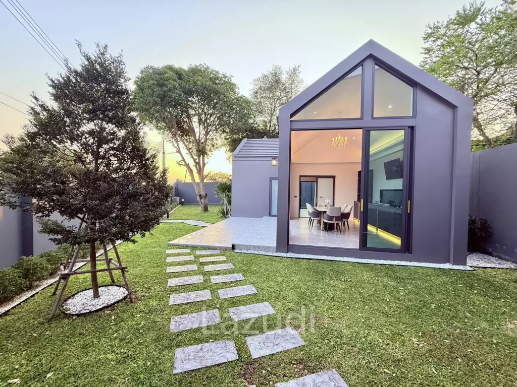Modern Minimalist Pool Villa at Mabprachan Lake