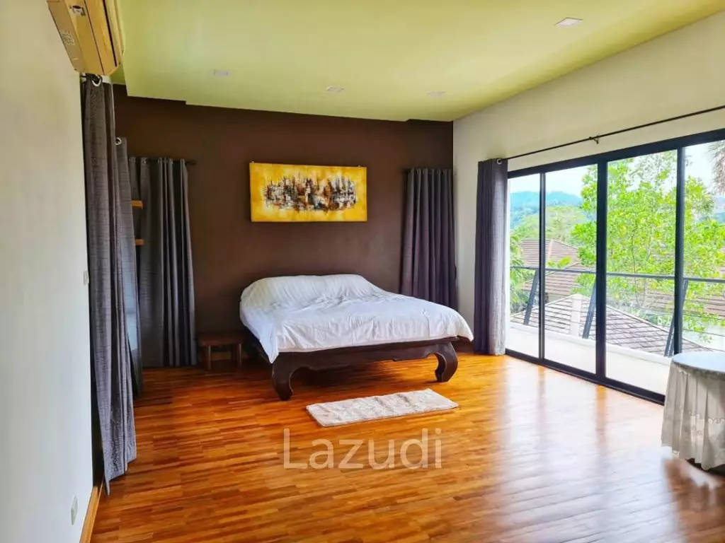 Contemporary Tropical-Style 3-Bedroom Pool Villa for Rent in Kathu