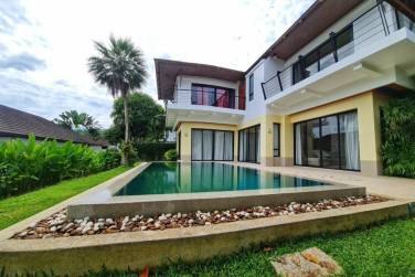 Contemporary Tropical-Style 3-Bedroom Pool Villa for Rent in Kathu