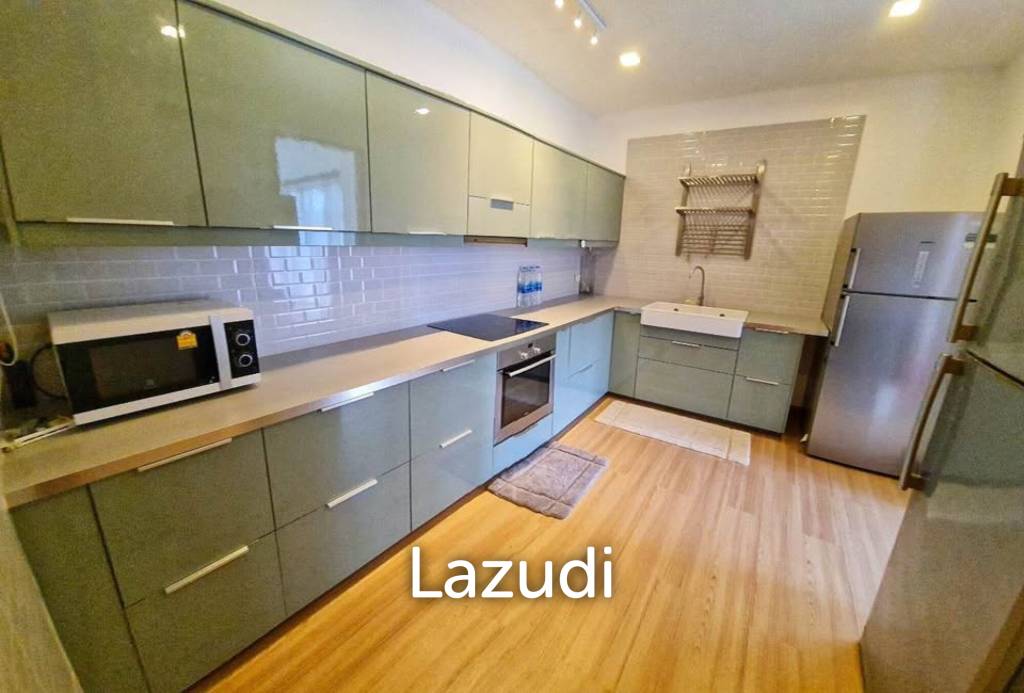 Contemporary Tropical-Style 3-Bedroom Pool Villa for Rent in Kathu