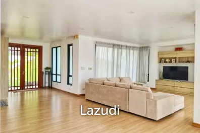 Contemporary Tropical-Style 3-Bedroom Pool Villa for Rent in Kathu