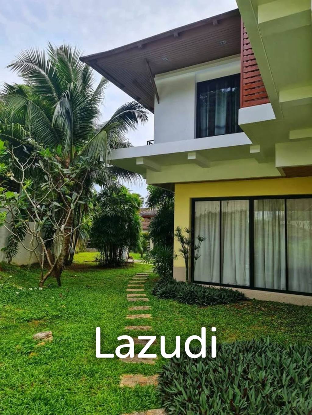 Contemporary Tropical-Style 3-Bedroom Pool Villa for Rent in Kathu