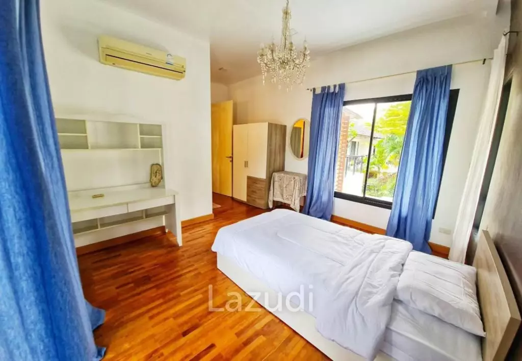 Contemporary Tropical-Style 3-Bedroom Pool Villa for Rent in Kathu