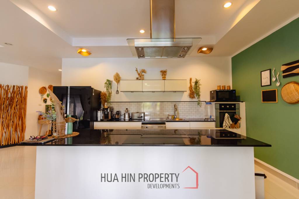 Large Designer 3 bed pool Villa