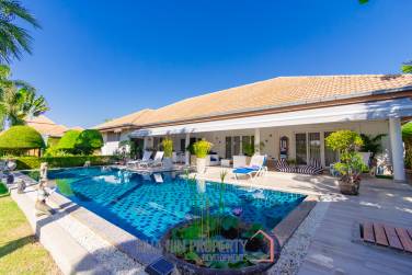 Large Designer 3 bed pool Villa