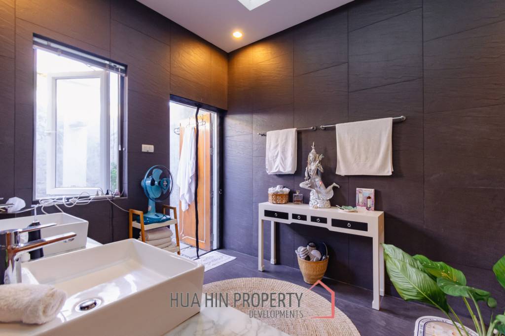 Large Designer 3 bed pool Villa