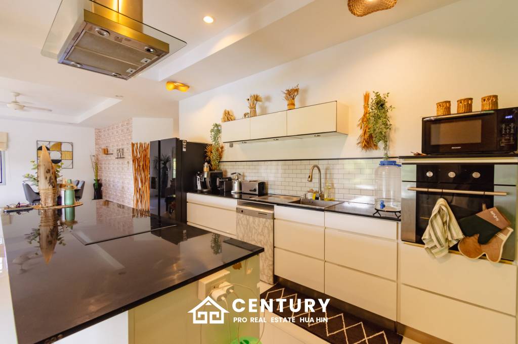 940 ตร.ม 3 เตียง 5 อาบน้ำ วิลล่า For ขาย