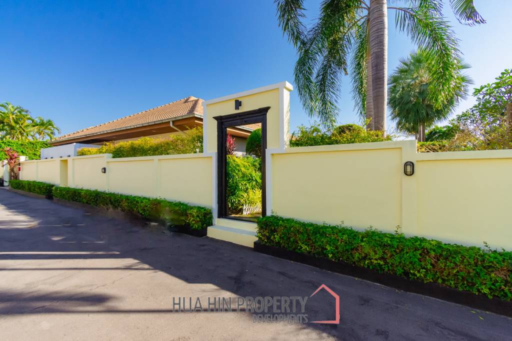 Large Designer 3 bed pool Villa