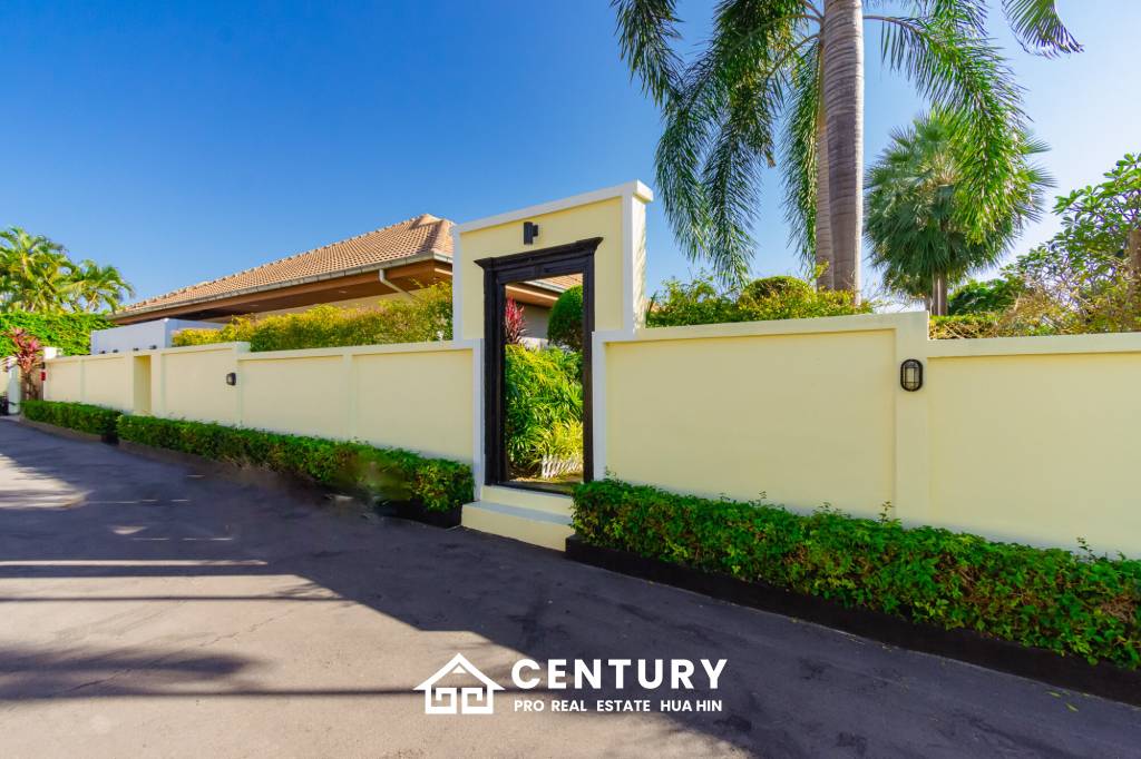 940 ตร.ม 3 เตียง 5 อาบน้ำ วิลล่า For ขาย