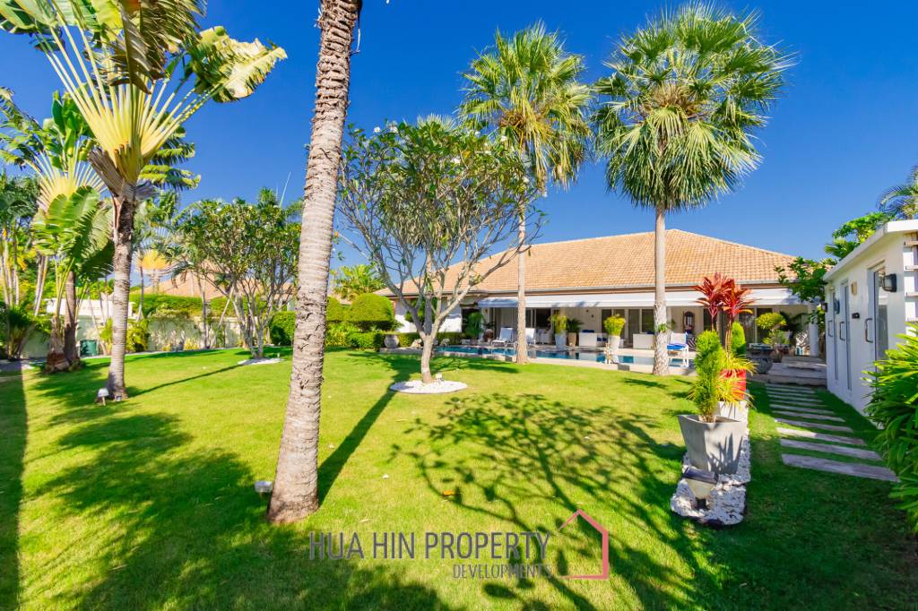 Large Designer 3 bed pool Villa