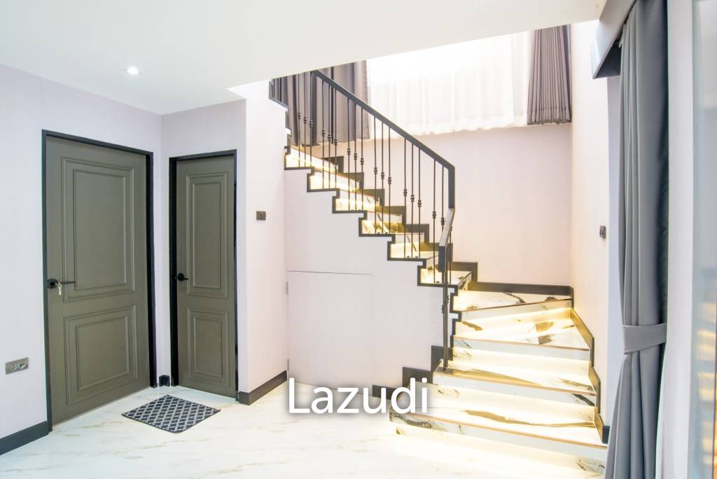 4 Bedrooms 3 Bathrooms 320 SQ.M. Central Park 2 Village