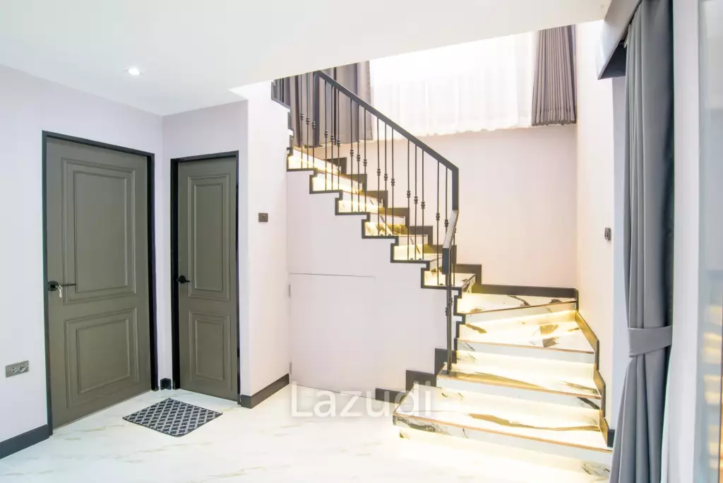 4 Bedrooms 3 Bathrooms 320 SQ.M. Central Park 2 Village