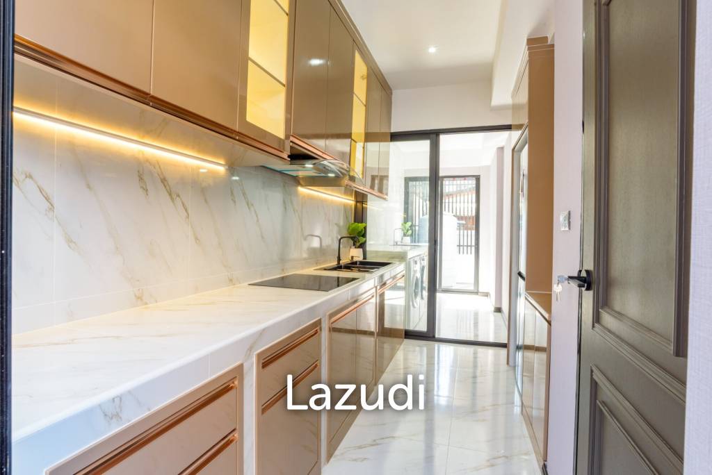 4 Bedrooms 3 Bathrooms 320 SQ.M. Central Park 2 Village