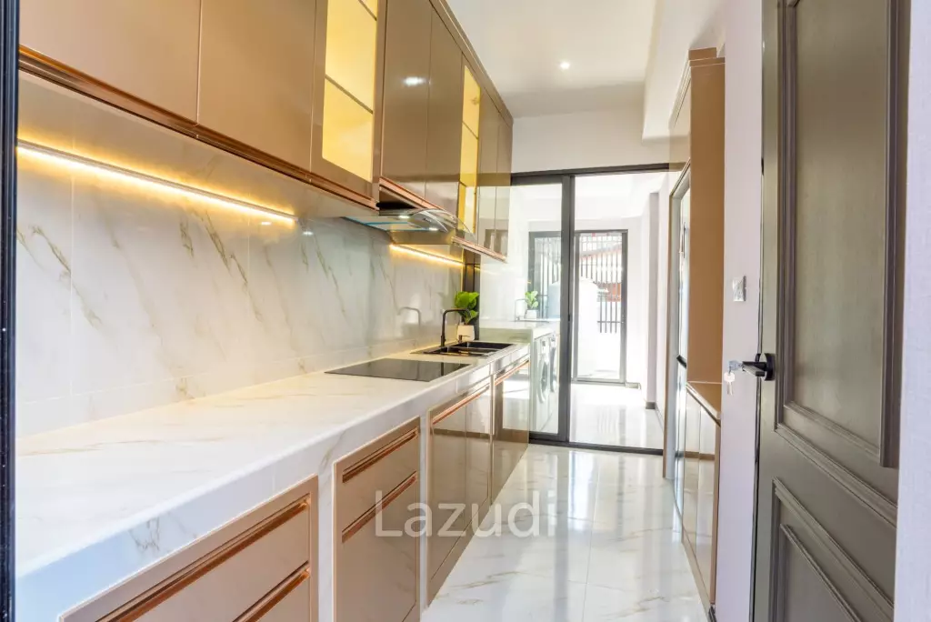 4 Bedrooms 3 Bathrooms 320 SQ.M. Central Park 2 Village