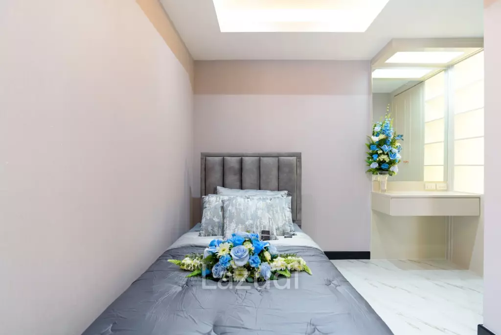 4 Bedrooms 3 Bathrooms 320 SQ.M. Central Park 2 Village