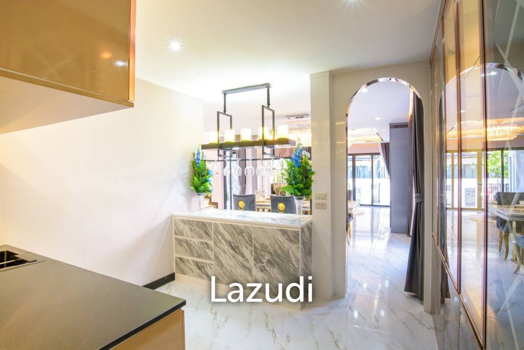 4 Bedrooms 3 Bathrooms 320 SQ.M. Central Park 2 Village