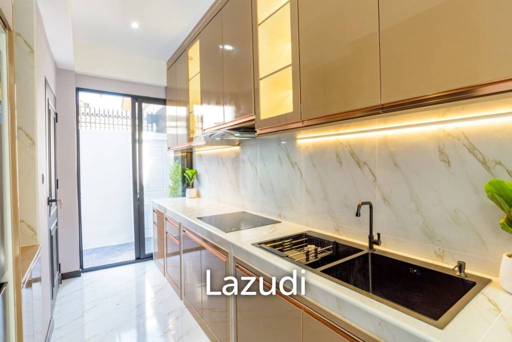 4 Bedrooms 3 Bathrooms 320 SQ.M. Central Park 2 Village
