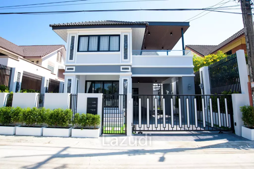 4 Bedrooms 3 Bathrooms 320 SQ.M. Central Park 2 Village