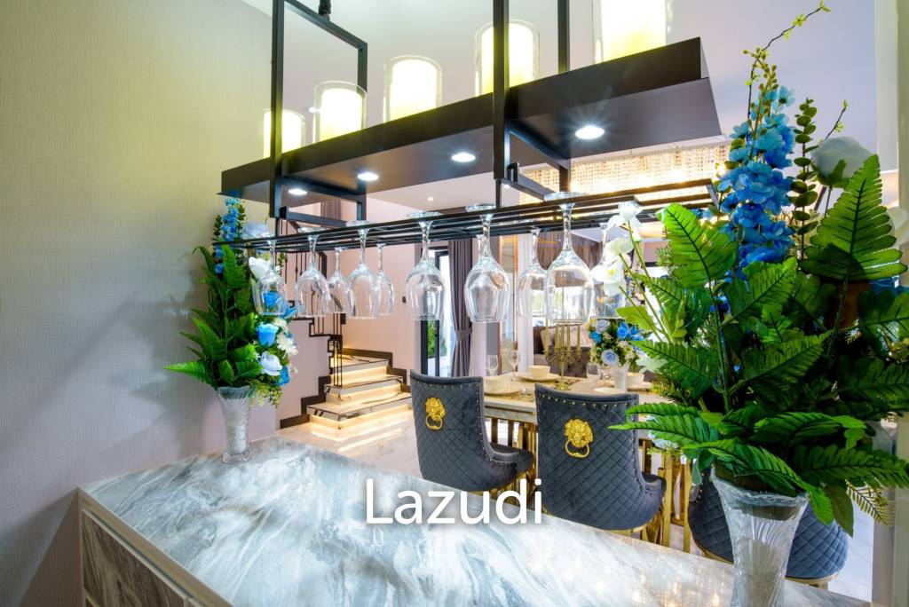 4 Bedrooms 3 Bathrooms 320 SQ.M. Central Park 2 Village