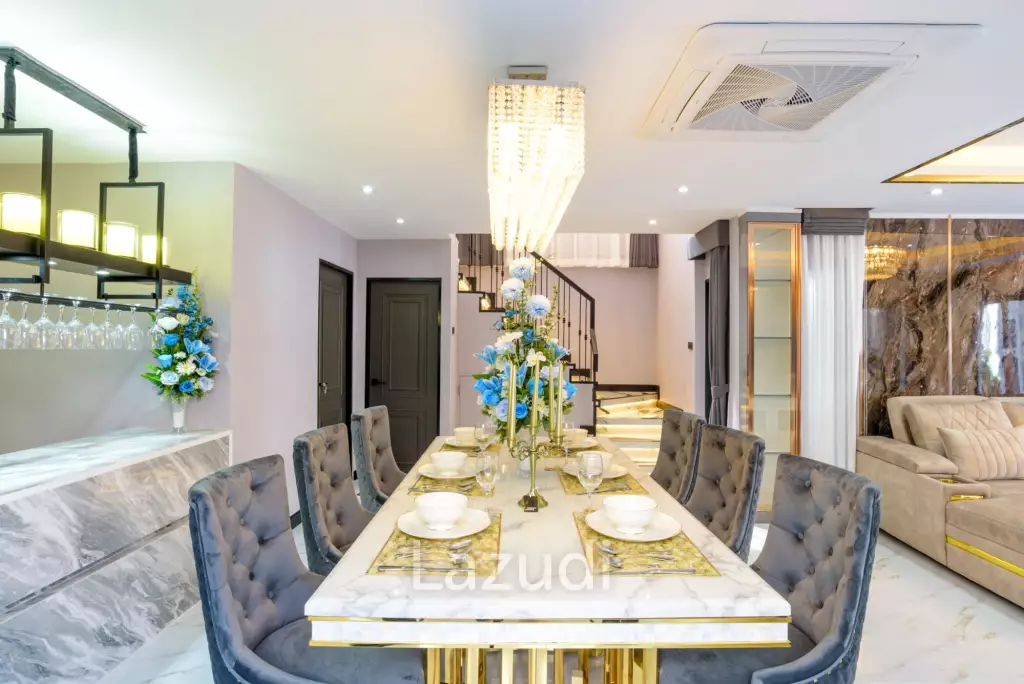 4 Bedrooms 3 Bathrooms 320 SQ.M. Central Park 2 Village