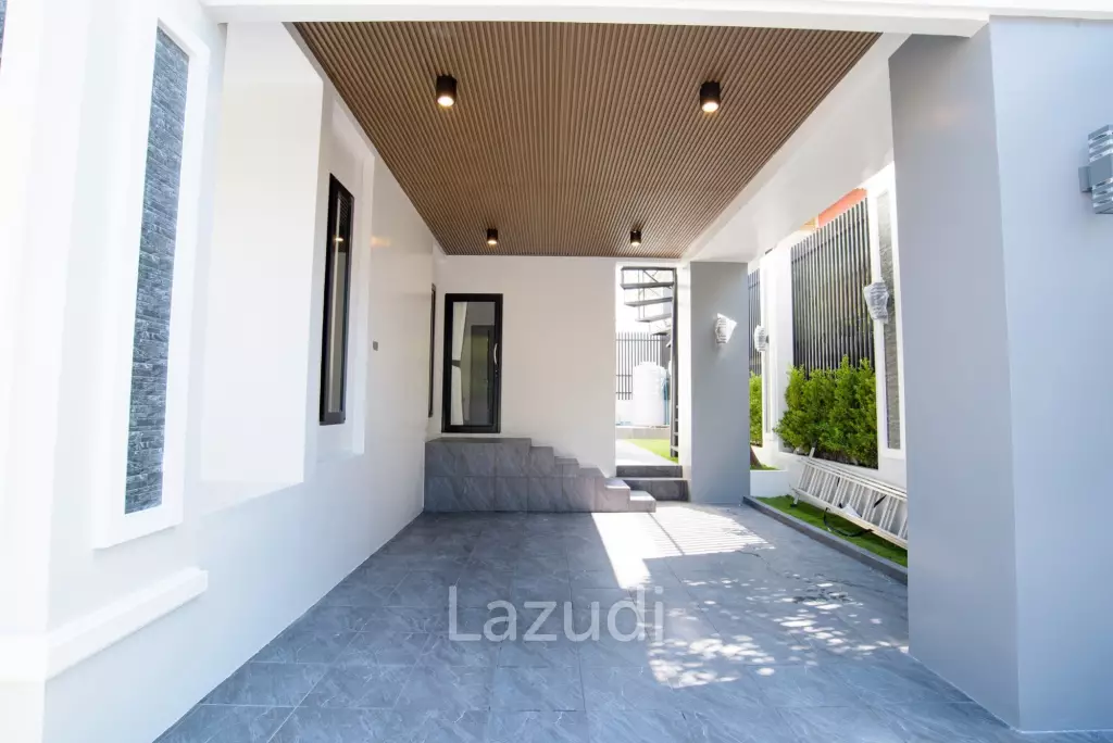 4 Bedrooms 3 Bathrooms 320 SQ.M. Central Park 2 Village