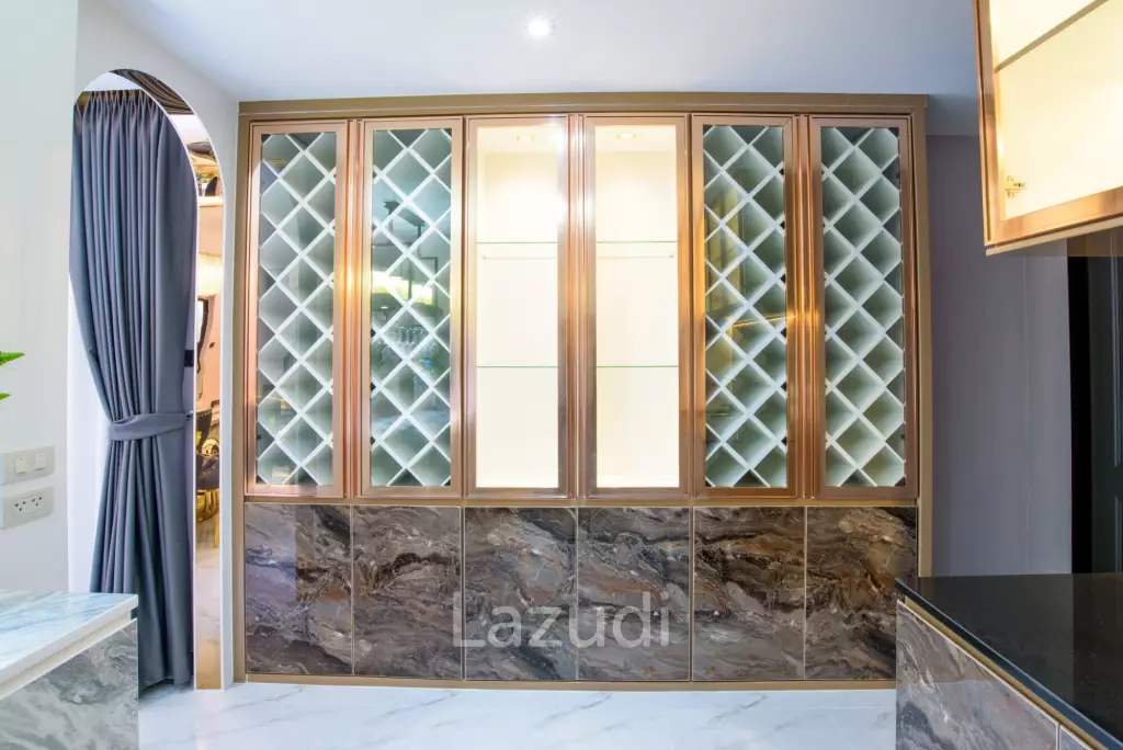 4 Bedrooms 3 Bathrooms 320 SQ.M. Central Park 2 Village