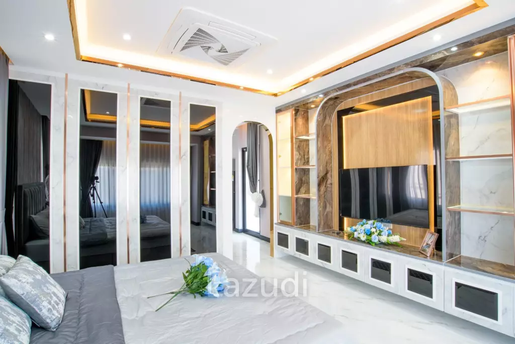 4 Bedrooms 3 Bathrooms 320 SQ.M. Central Park 2 Village