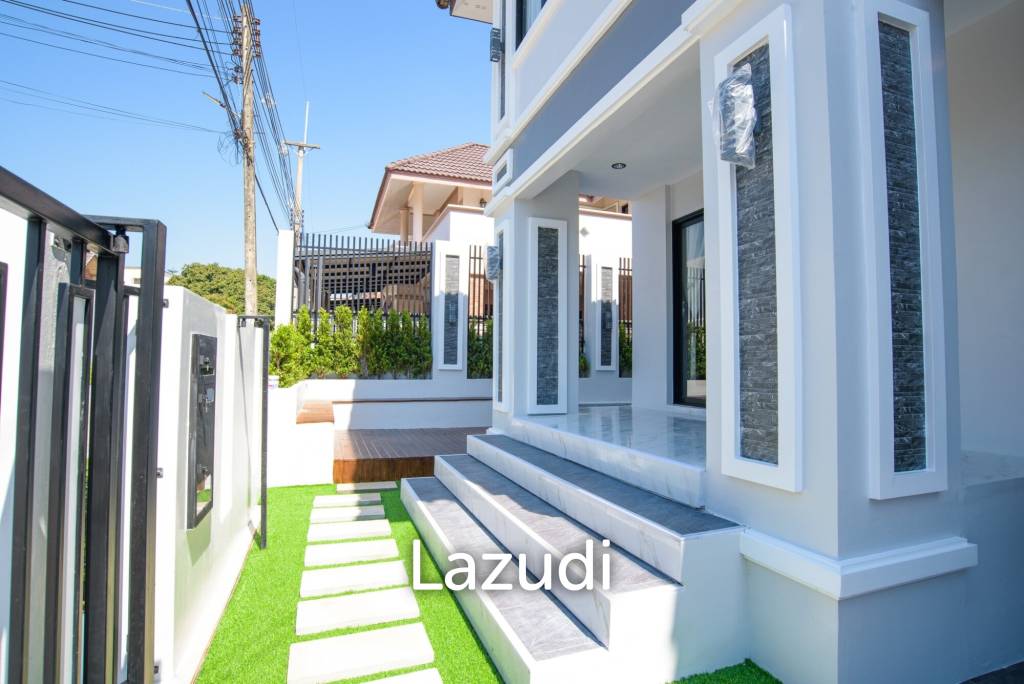 4 Bedrooms 3 Bathrooms 320 SQ.M. Central Park 2 Village