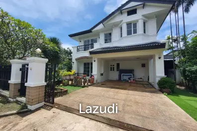 2-Storey 5-Bedroom House for Sale at Land And House Park in Chalong
