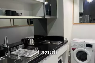 52 sqm high floor 1 bedroom condo in Sky Walk Phra Khanong
