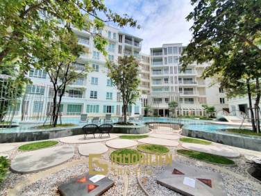 im 5. Stock / voll möbliert / großer Gemeinschaftspool