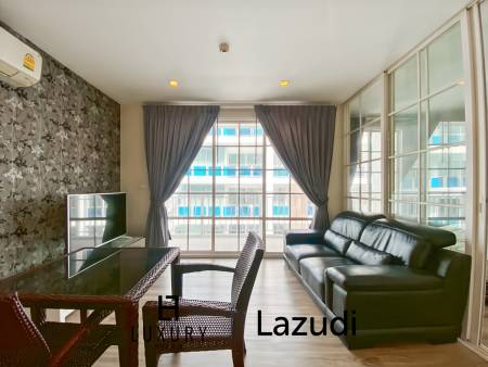 im 5. Stock / voll möbliert / großer Gemeinschaftspool