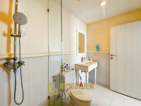 im 5. Stock / voll möbliert / großer Gemeinschaftspool