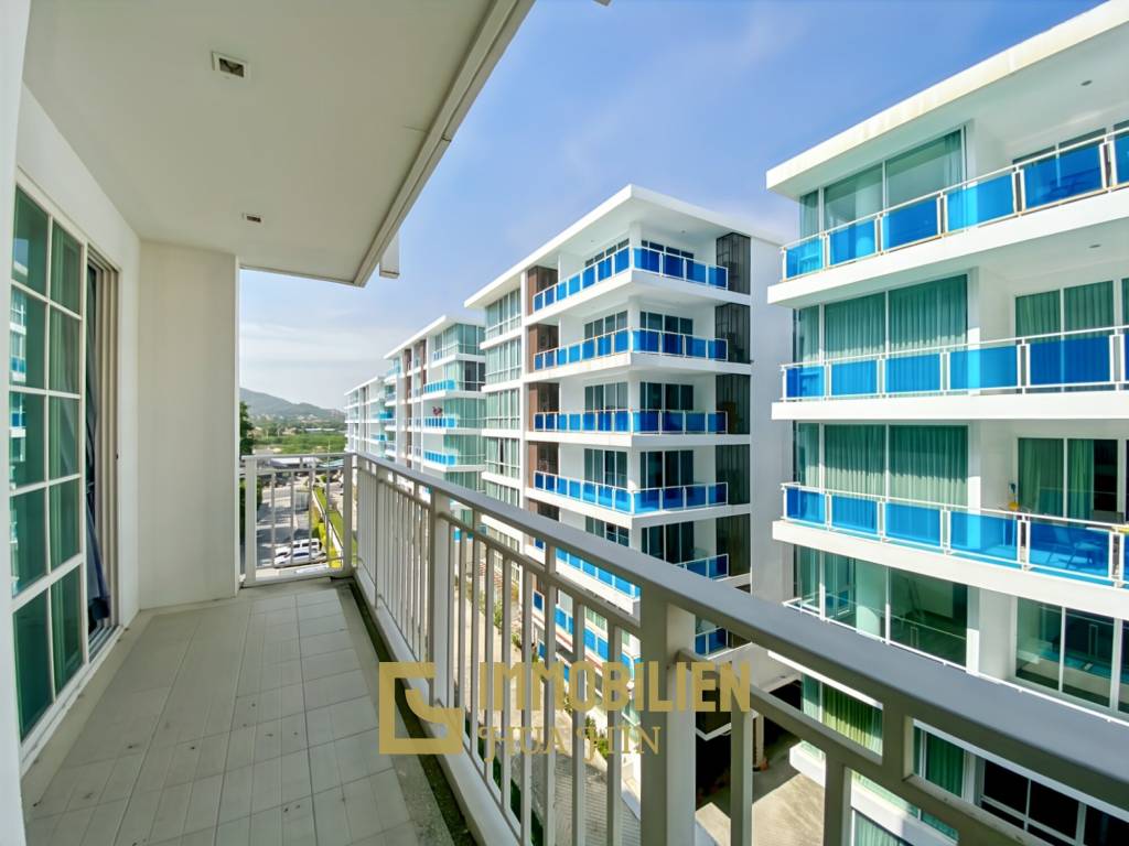 im 5. Stock / voll möbliert / großer Gemeinschaftspool