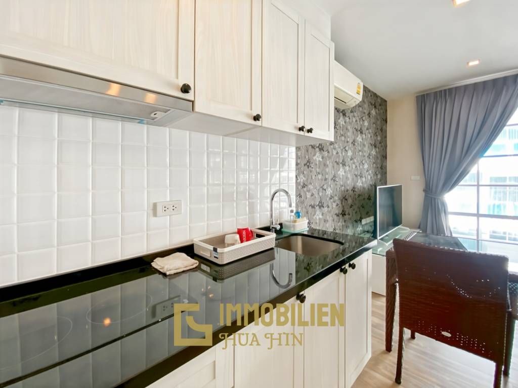 im 5. Stock / voll möbliert / großer Gemeinschaftspool